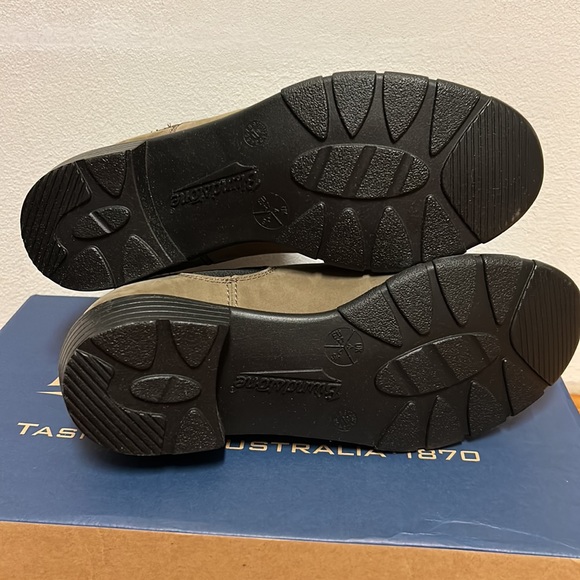 Blundstone 1974 Chelsea Boots. New! Nubuck, USA size 6 - Picture 10 of 11